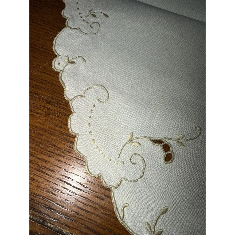 Vintage Set of 2 Embroidered Beige Linen Placemats and 2‎ Matching Napkins